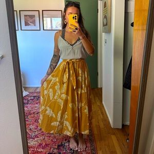 yellow maxi front-tie hawaiian print skirt 🌺